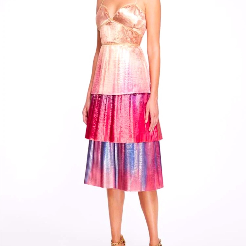 Marchesa Sleeveless Radiating Ombre Lame Cocktail Dress - Champagne. Size 8.